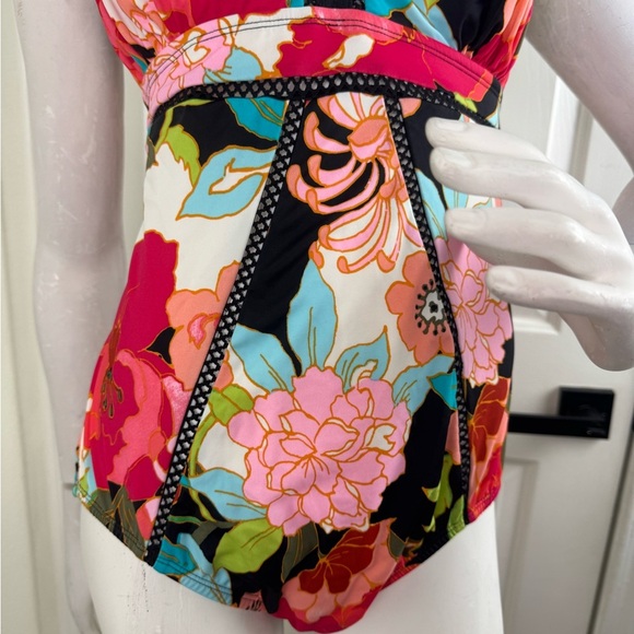 Time And Tru Halter Woman’s Swimsuit One Piece Tropical Print Size 16W - Picture 5 of 13